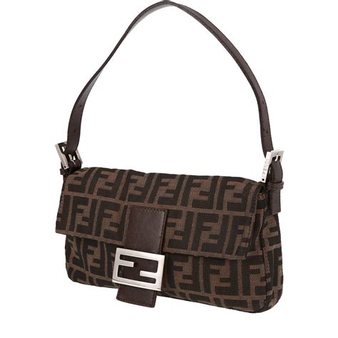 mani sul tavolo per mettere le borse fendi|Borsa Fendi Baguette: i modelli e come indossarla secondo le .